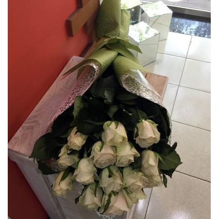 15 White Roses