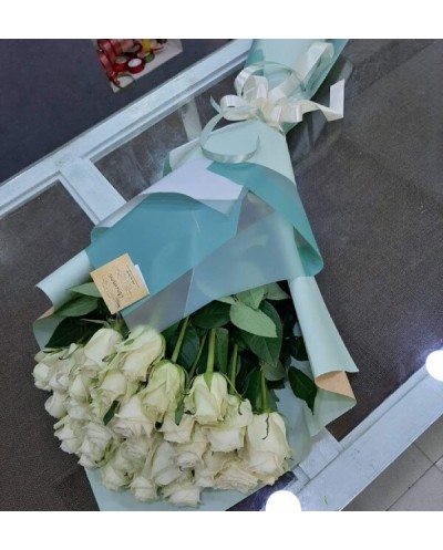 15 White Roses