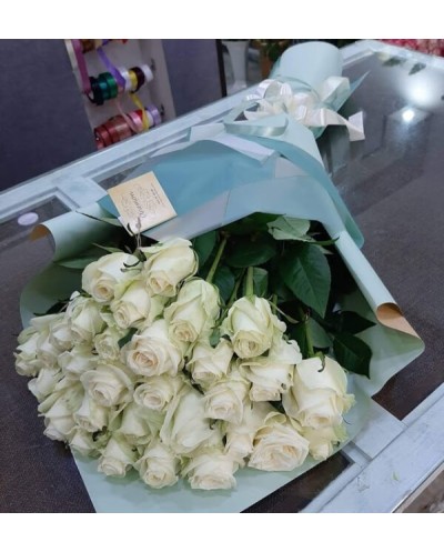 15 White Roses