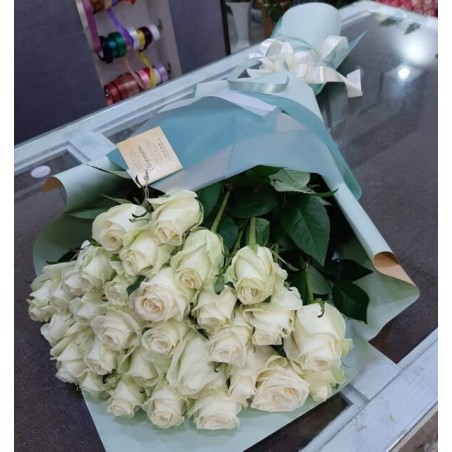 15 White Roses