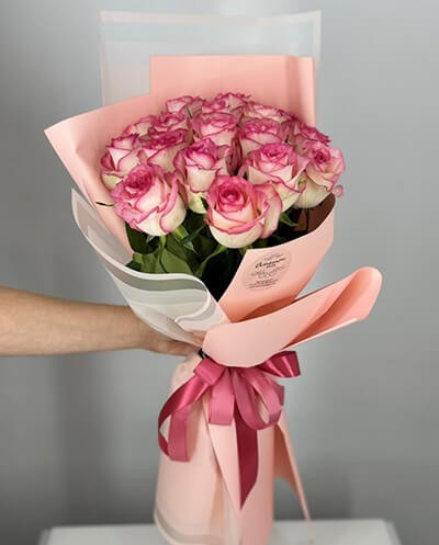 Bouquet of 19 roses