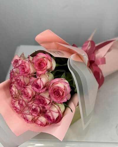 Bouquet of 19 roses